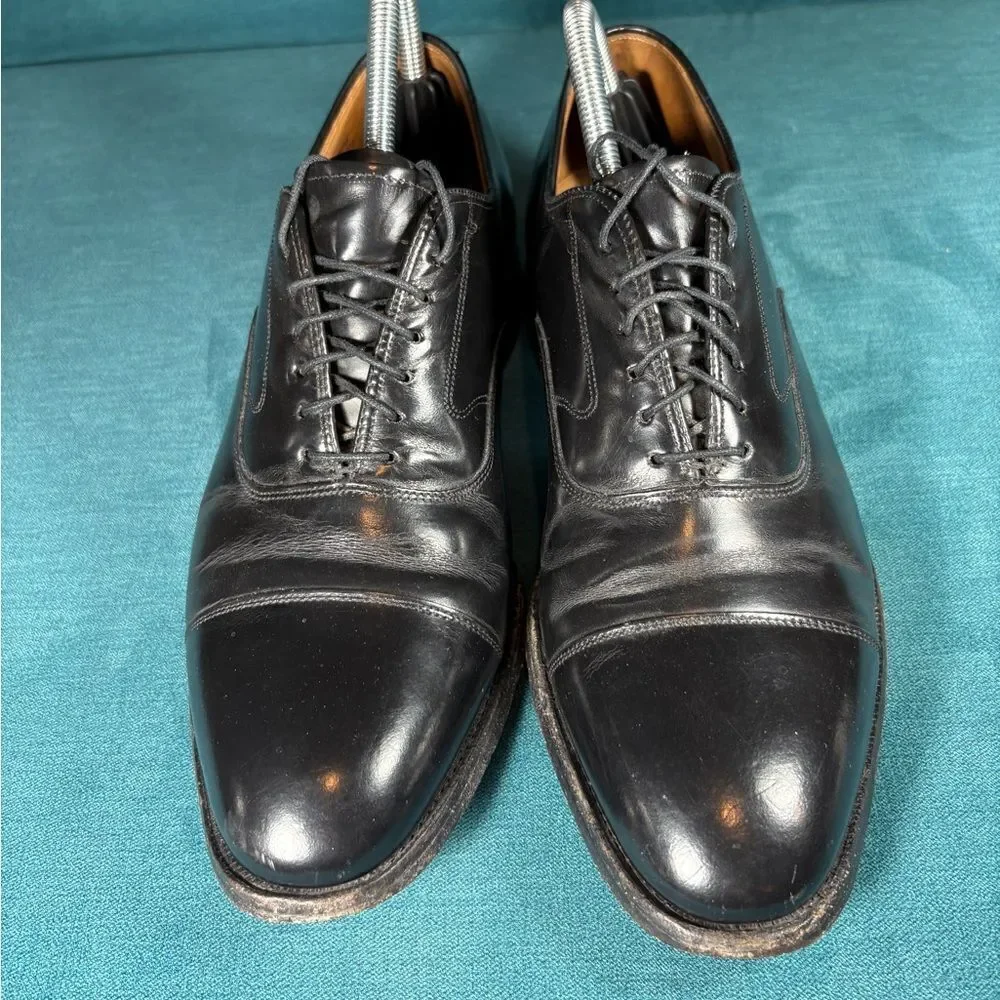 Size 9 - Johnston & Murphy Men's Black Leather shoes